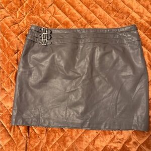 Faux leathered mini skirt